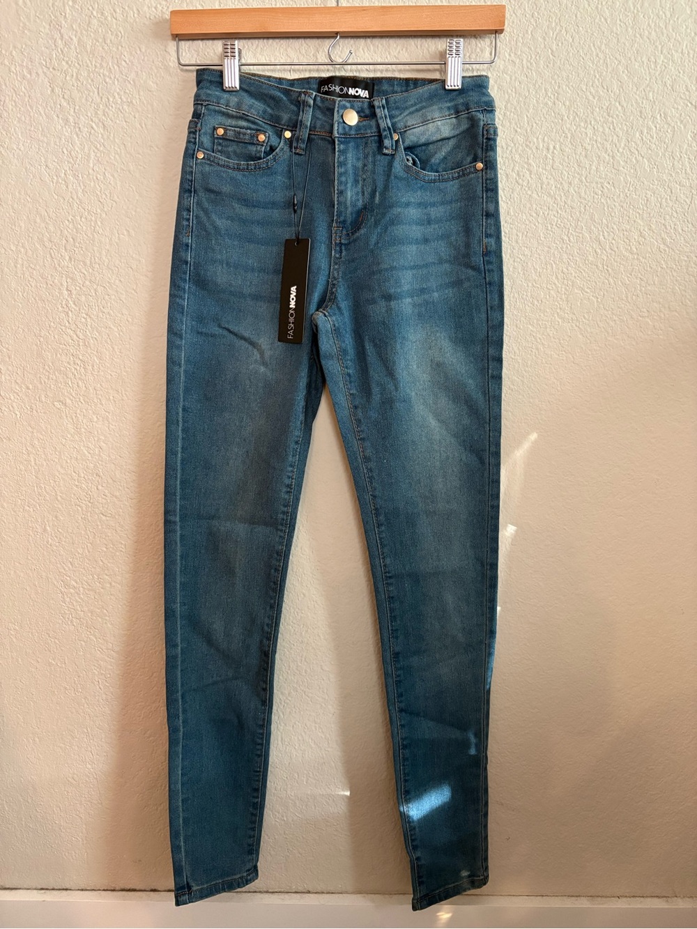 Fashion Nova Women’s Medium Blue Skinny High-Rise Jeans
